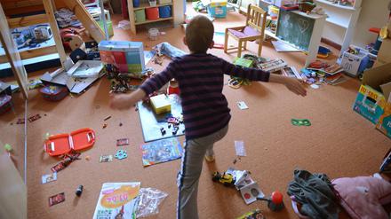 Aus den Augen, aus dem Sinn. Spielzeug gehört ins Kinderzimmer - meint zumindest der Autor.