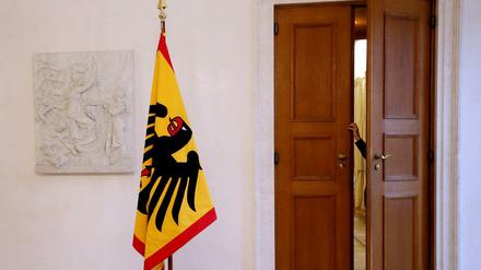 Die Standarte des Bundespräsidenten im Schloss Bellevue. Dort kommen die Spitzen von Union und SPD zusammen. 