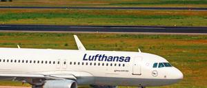 Im Ringen um die Zukunft der Air-Berlin-Tochter Niki rechnet sich Niki Lauda wieder Chancen aus, die einst von ihm gegründete Air-Berlin-Tochter Niki zu übernehmen. 