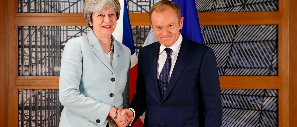 Die britische Premierministerin Theresa May und EU-Ratspräsident Donald Tusk am Rande einer Konferenz am 24. November in Brüssel.