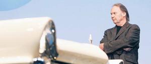 Autonarr. Neil Young mit einem 1959er Lincoln Continental Mark IV aus seiner Oldtimersammlung. 