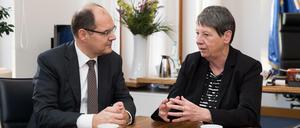 Aussprache. Bundesumweltministerin Hendricks hatte am Donnerstag Agrarminister Schmidt in ihr Ministerium eingeladen. Schmidt hat wegen seiner Zustimmung zu Glyphosat Morddrohungen erhalten. 