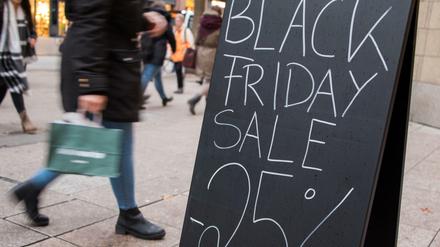 Supergünstig. An jedem vierten Freitag im November gibt es Rabatte beim Shoppen.