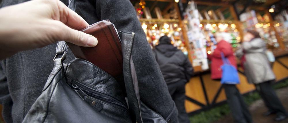 Taschendiebstahl ist in der Großstadt trauriger Alltag. 