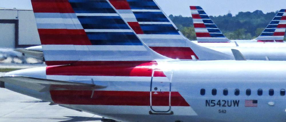 Passagierflugzeuge von American Airlines auf dem internationalen Flughafen in Charlotte (USA).