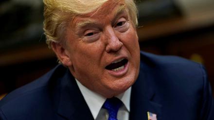 US-Präsident Donald Trump hat auf seinem Twitteraccount drei Tweets einer rechtsextremen britischen Aktivistin verbreitet. 