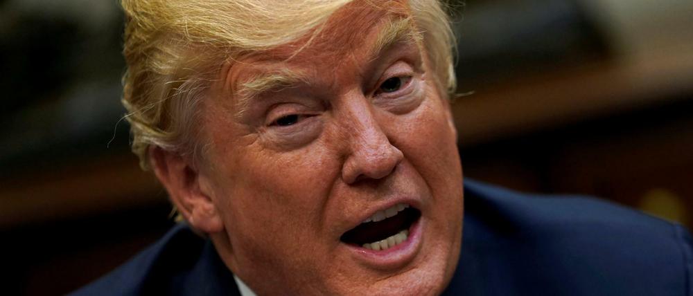 US-Präsident Donald Trump hat auf seinem Twitteraccount drei Tweets einer rechtsextremen britischen Aktivistin verbreitet.