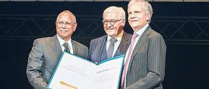 Frank-Walter Steinmeier mit Dean Baquet (li.) und Arthur O. Sulzberger Jr. (r.), Chefredakteur und Verleger der Tageszeitung „The New York Times“.