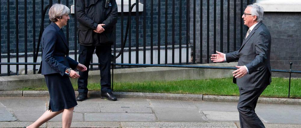 Die britische Premierministerin Theresa May und Jean-Claude Juncker, Präsident der EU-Kommission.
