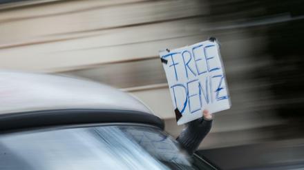 Autokorso aus Solidarität mit dem in der Türkei inhaftierten Journalisten Denis Yücel. 
