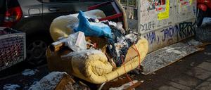 Berliner Sperrmüll am Wegesrand.