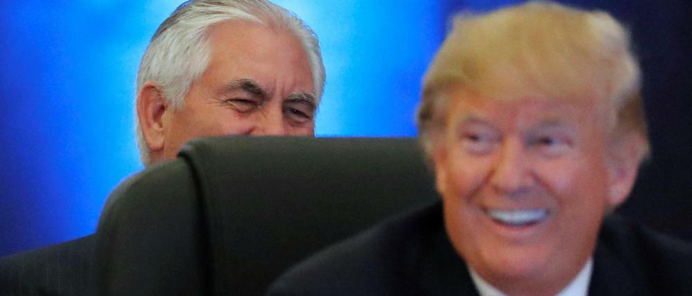 US-Präsident Donald Trump, dahinter sein Außenminister Rex Tillerson 
