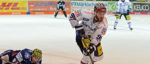 Constantin Braun feierte sein Saisondebüt im Trikot der Eisbären.