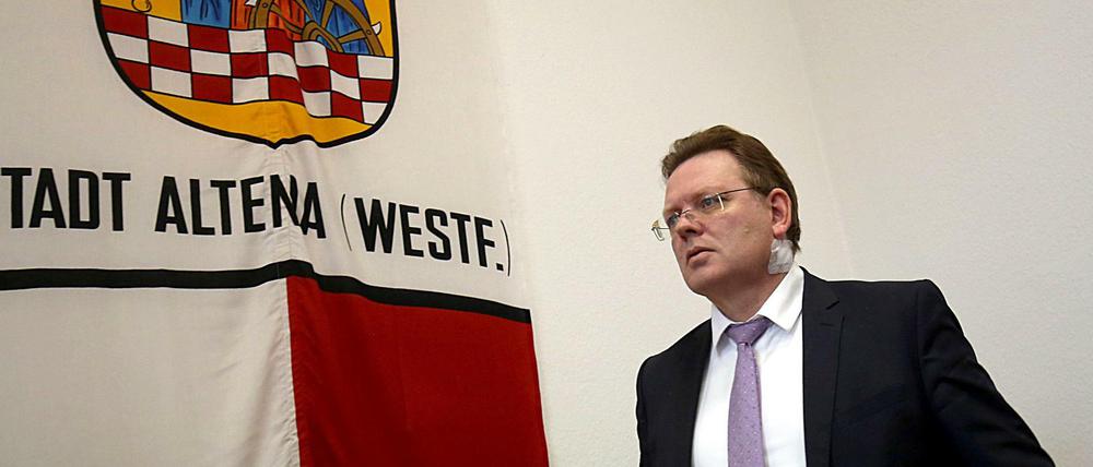 Der Bürgermeister von Altena, Andreas Hollstein (CDU), wurde bei einem Messerangriff verletzt.
