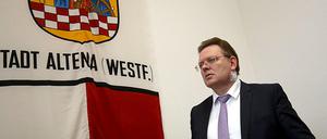 Der Bürgermeister von Altena, Andreas Hollstein (CDU), wurde bei einem Messerangriff verletzt.