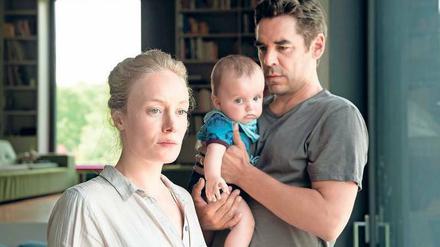Bestes für mein Kind? Sabine (Katharina Heyer) und Robert Hallmann (Tobias Oertel) sind froh, ihren Sohn nach der Entführung (vorerst) wieder in den Armen zu halten.