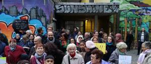 Anfang November protestierten Anwohner gegen die Kündigung des Jugendclubs und des Familienzentrums in der Weißen Siedlung in Neukölln.