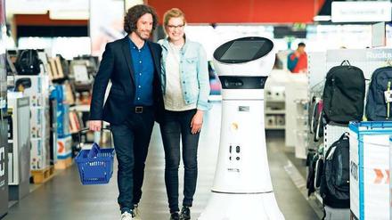 „Wie bei Star Wars“ - Der neue Serviceroboter bei Saturn ist eine Kundenattraktion aber auch ziemlich begrifssstutzig