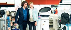 „Wie bei Star Wars“ - Der neue Serviceroboter bei Saturn ist eine Kundenattraktion aber auch ziemlich begrifssstutzig