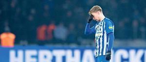 Große Güte! Herthas Mitchell Weiser kann nicht fassen, wie das Spiel gegen Eintracht Frankfurt verloren ging.