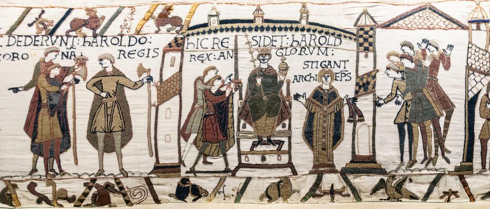 Bilder und Worte: Dieses Krönungsszene von Harold II. findet sich auch auf dem Teppich.