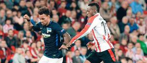 Valentino Lazaro (l.), 21, ist im Sommer für sechs Millionen Euro aus Salzburg zu Hertha BSC gewechselt. Der österreichische Nationalspieler kommt bisher auf elf Pflichtspieleinsätze für die Berliner. 