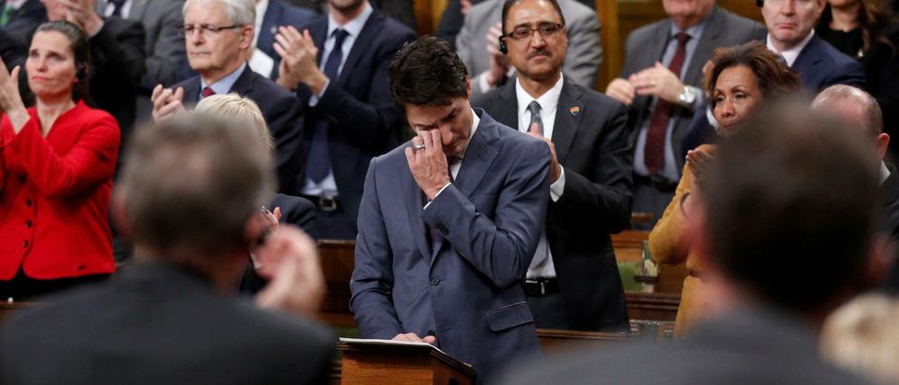 Kanadas Premierminister Justin Trudeau weint bei seiner Rede zur Entschuldigung bei Lesben, Schwulen und Transgender.