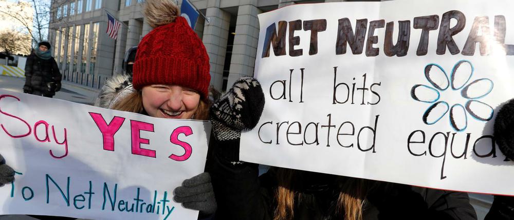 Demonstration für die Erhaltung der Netzneutralität vor der US-Regulierungsbehörde FCC.