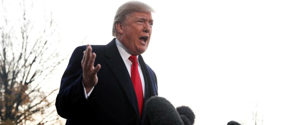 US-Präsident Donald Trump spricht am 4. Dezember vor Journalisten.