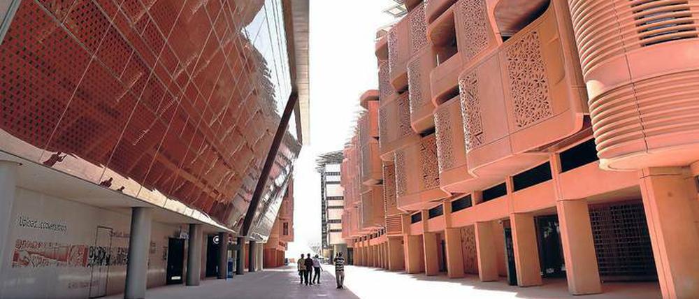 Masdar City im arabischen Emirat Abu Dhabi ist eine smarte Utopie, geplant als Modellstadt für nachhaltiges Leben.