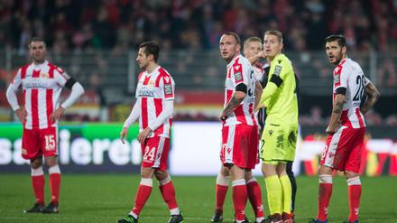 Die Stimmung war schon mal besser beim 1. FC Union Berlin. Vor allem Steven Skrzybski (Nummer 24) ist mit seiner Rolle unzufrieden. 