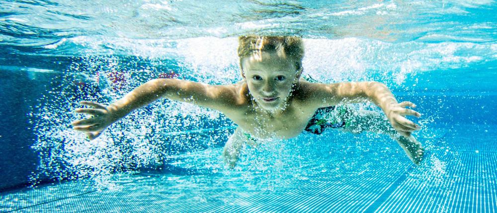 Kinder in Berliner Schulen sollen früher ans Wasser gewöhnt werden.