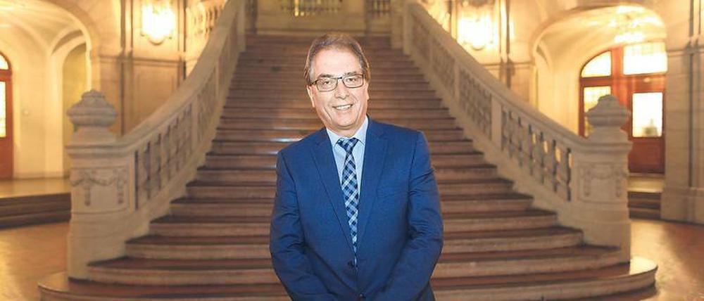 Rüdiger Reiff, 58, ist Leitender Oberstaatsanwalt und Chef der Zentralstelle Korruptionsbekämpfung. Der Vater von zwei Kindern nennt die Aufgabe der Ermittler ein hohes Gut, zumal diese nur dem Gesetz und dem Gewissen unterworfen seien.