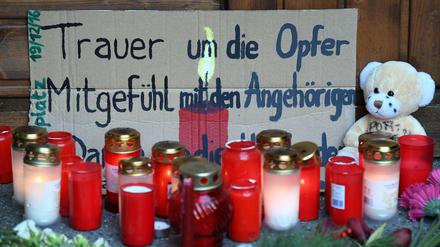 Gedenken an der Gedächtniskirche. Zwölf Menschen kamen bei dem Terrorakt ums Leben, mindestens 50 weitere wurden verletzt.