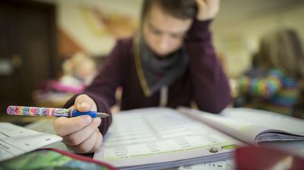 Vergebliche Büffelei? Deutschland rutscht im internationalen Bildungsvergleich ab, bilanziert die IGLU-Studie.