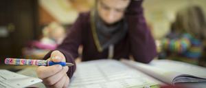 Vergebliche Büffelei? Deutschland rutscht im internationalen Bildungsvergleich ab, bilanziert die IGLU-Studie.