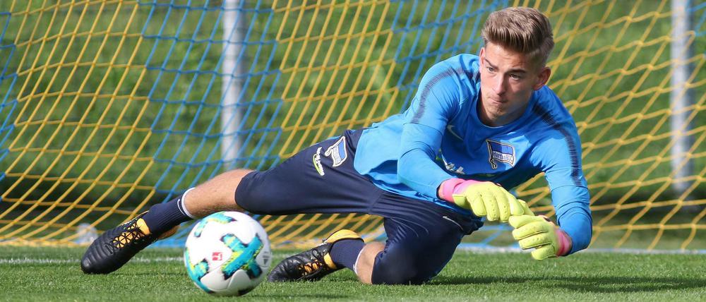 Ab ins Tor! Jonathan Klinsmann debütiert gegen Östersund für Herthas Profis.