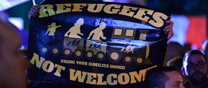 Die Einschränkung des Asylartikels im Grundgesetz, 1992 von den Regierungsparteien Union und FDP mit der SPD beschlossen, galt als tiefer Einschnitt. Die Wünsche, die die AfD 25 Jahre später bündelt - hier eine Demonstration der Partei 2015 -, sind noch weit radikaler.