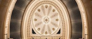 Die Saaldecke in der Staatsoper mit der neuen Nachall-Galerie