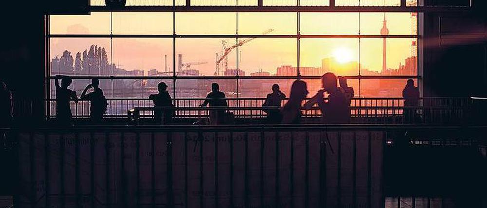 Untergangsstimmung. Wenn die Sonne verschwindet, wirkt die hektische Ringbahnhalle direkt idyllisch.