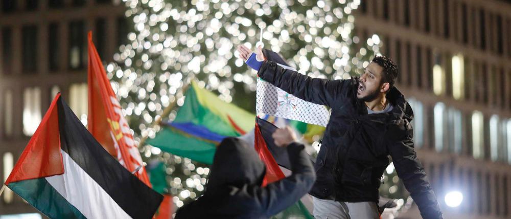Protest gegen die Israel-Politik der USA vor der US-Botschaft in Berlin