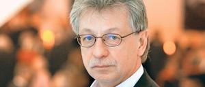 Der Berliner Schriftsteller Reinhard Jirgl steht bei der Verleihung des Georg-Büchner-Preises am 23.10.2010 im Staatstheater in Darmstadt. 