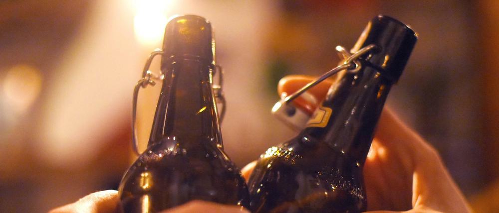 Oft gibt's bei Feiern mehr als ein Bierchen.