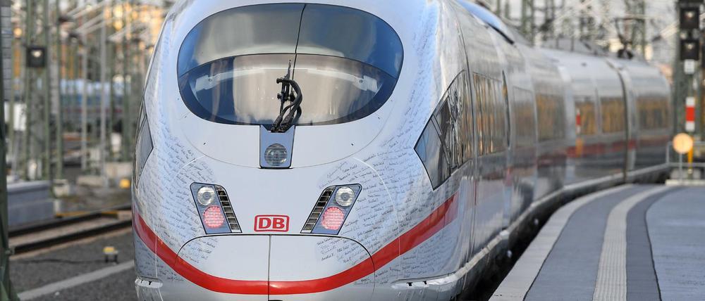 Noch nicht im Plan: Ein ICE auf der Schnellstrecke München-Berlin