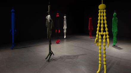 Kunst, die einem nahe kommt. Wiebke Siems Damenskulpturen in der Galerie Esther Schipper.