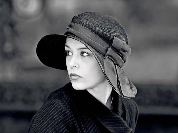 In „Frantz“ (unten, rechts) spielt Paula Beer eine junge Deutsche, die um ihren gefallenen Verlobten trauert. Beer konkurriert um die Auszeichnung als beste Darstellerin.