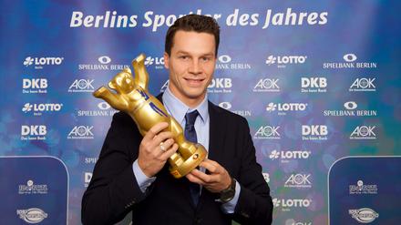 Berlins sportlichster Mann. Patrick Hausding mit dem goldenen Bären.