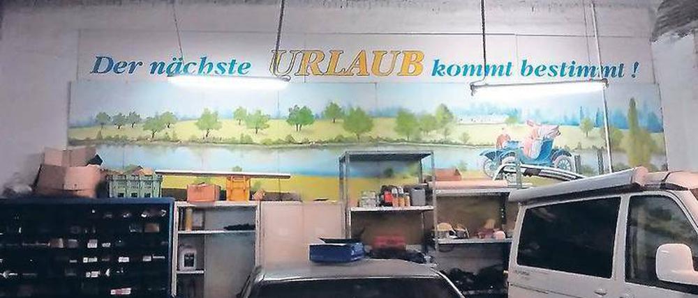 Eine Berliner Garage für „Auto und Service“.