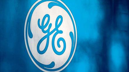 Rund 10 000 Arbeitskräfte hat General Electric derzeit noch in Deutschland. Wenn der Siemens-Konkurrent die Abbaupläne umsetzt, fallen davon 1600 weg. Angeblich macht der Preisdruck asiatischer Wettbewerber dem Konzern schwer zu schaffen.