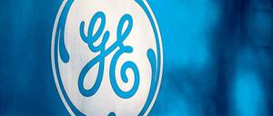 Rund 10 000 Arbeitskräfte hat General Electric derzeit noch in Deutschland. Wenn der Siemens-Konkurrent die Abbaupläne umsetzt, fallen davon 1600 weg. Angeblich macht der Preisdruck asiatischer Wettbewerber dem Konzern schwer zu schaffen.